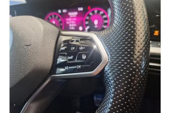 Volkswagen Golf eTSI MHEV R-Line