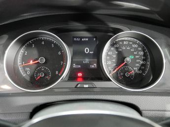 Volkswagen Golf TSI SE Nav