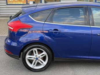 Ford Focus 1.0T EcoBoost Zetec Hatchback 5dr Petrol Auto Euro 6 (s/s) (125 