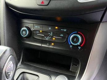 FORD FOCUS FOCUS 1.0T EcoBoost Zetec Hatchback 5dr Petrol Auto Euro 6 (s/s)