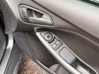 FORD FOCUS FOCUS 1.0T EcoBoost Zetec Hatchback 5dr Petrol Auto Euro 6 (s/s)