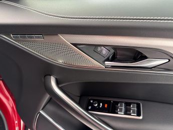 Jaguar F-PACE P400e R-Dynamic SE