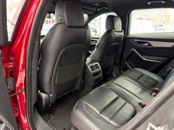 Jaguar F-PACE P400e R-Dynamic SE