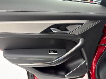 Jaguar F-PACE P400e R-Dynamic SE