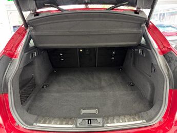 Jaguar F-PACE P400e R-Dynamic SE