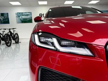 Jaguar F-PACE P400e R-Dynamic SE