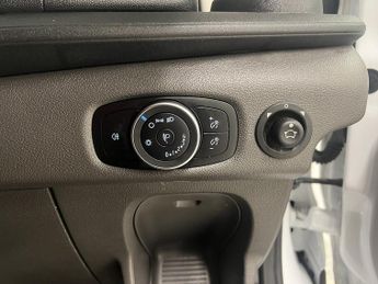 Ford Transit 350 EcoBlue Leader 2.0 2dr Luton Automatic Diesel