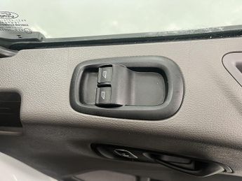 Ford Transit 350 EcoBlue Leader 2.0 2dr Luton Automatic Diesel