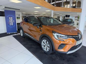 Renault Captur 1.3 TCe Iconic SUV 5dr Petrol Manual Euro 6 (s/s) (130 ps)