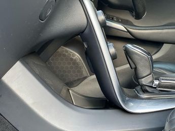 Volvo V40 T3 R-Design Pro