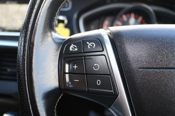 Volvo V40 T5 R-Design Nav Plus