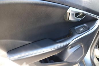 Volvo V40 T5 R-Design Nav Plus