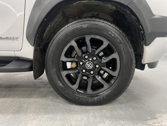 Toyota Hilux 2.8 D-4D Invincible X Pickup Double Cab 4dr Diesel Auto 4WD Euro