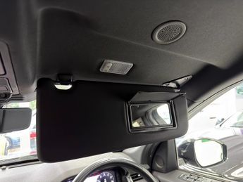 Land Rover Discovery Sport P300e R-Dynamic SE