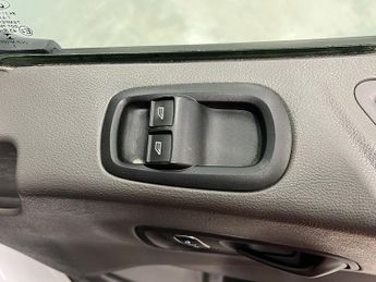 Ford Transit 350 EcoBlue Leader 2.0 2dr Luton Automatic Diesel