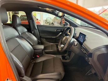 MG MG4 64kWh Trophy Long Range Hatchback 5dr Electric Auto (203 ps)