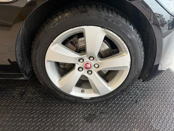 Jaguar XF 2.0d Portfolio Saloon 4dr Diesel Auto Euro 6 (s/s) (180 ps)