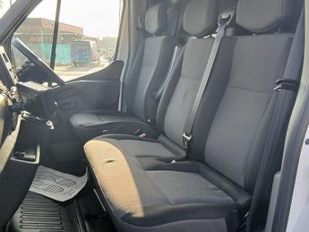 Renault Master ZE 31 33kWh Business Panel Van 4dr Electric Auto FWD MWB Medium 