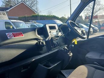 Renault Master ZE 31 33kWh Business Panel Van 4dr Electric Auto FWD MWB Medium 