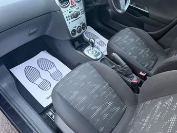 Vauxhall Corsa 1.2 16V Exclusiv Hatchback 5dr Petrol Easytronic Euro 5 (A/C) (8