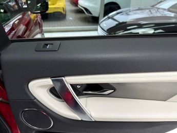 Land Rover Discovery Sport P300e R-Dynamic SE