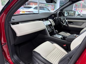 Land Rover Discovery Sport P300e R-Dynamic SE