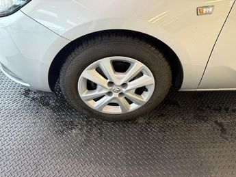 Vauxhall Corsa 1.4i ecoTEC Design Hatchback 5dr Petrol Easytronic Euro 6 (s/s) 