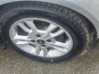 Ford Fiesta 1.0T EcoBoost Zetec Hatchback 5dr Petrol Powershift Euro 5 (100 