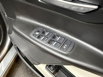 Jaguar XE 2.0d R-Sport Saloon 4dr Diesel Auto Euro 6 (s/s) (180 ps)