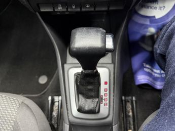 SEAT Toledo 1.6 TDI CR SE Hatchback 5dr Diesel DSG Euro 5 (Nav) (90 ps)