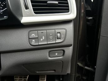 Kia Niro 1.6h GDi First Edition SUV 5dr Petrol Hybrid DCT Euro 6 (s/s) (1