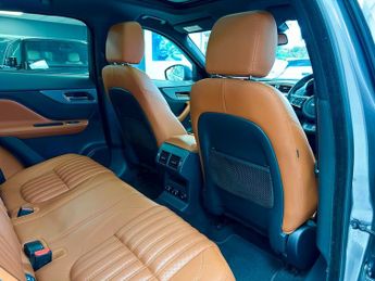 Jaguar F-PACE P250i Portfolio