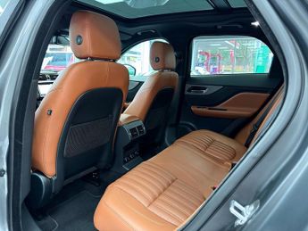 Jaguar F-PACE P250i Portfolio