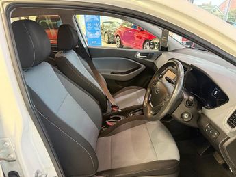Hyundai i20 1.4 Premium Nav Hatchback 5dr Petrol Auto Euro 6 (100 ps)