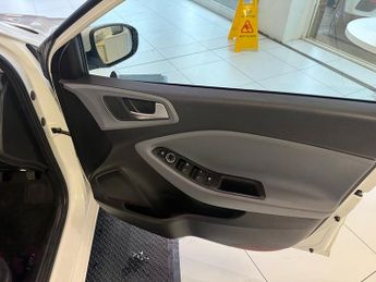 Hyundai i20 1.4 Premium Nav Hatchback 5dr Petrol Auto Euro 6 (100 ps)