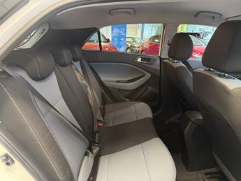 Hyundai i20 1.4 Premium Nav Hatchback 5dr Petrol Auto Euro 6 (100 ps)
