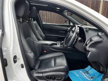 Lexus UX 300e