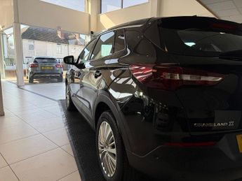 Vauxhall Grandland X 1.2 Turbo Business Edition Nav SUV 5dr Petrol Auto Euro 6 (s/s) 