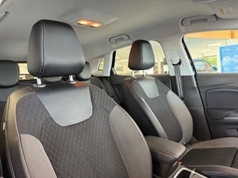 Vauxhall Grandland X 1.2 Turbo Business Edition Nav SUV 5dr Petrol Auto Euro 6 (s/s) 