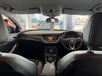 Vauxhall Grandland X 1.2 Turbo Business Edition Nav SUV 5dr Petrol Auto Euro 6 (s/s) 