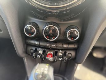 MINI Hatch 1.5 Cooper Hatchback 3dr Petrol Auto Euro 6 (s/s) (136 ps)