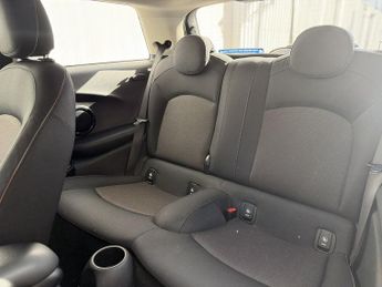 MINI Hatch 1.5 Cooper Hatchback 3dr Petrol Auto Euro 6 (s/s) (136 ps)