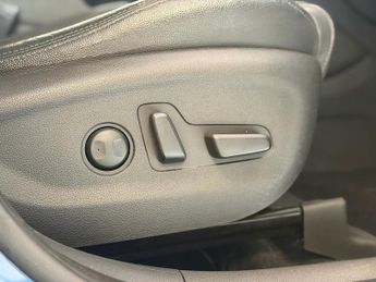 Hyundai TUCSON 2.0 CRDi Premium SUV 5dr Diesel Auto 4WD Euro 6 (136 ps)