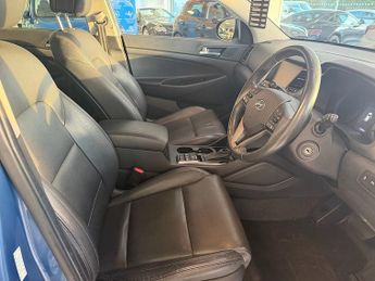 Hyundai TUCSON 2.0 CRDi Premium SUV 5dr Diesel Auto 4WD Euro 6 (136 ps)