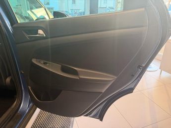 Hyundai TUCSON 2.0 CRDi Premium SUV 5dr Diesel Auto 4WD Euro 6 (136 ps)