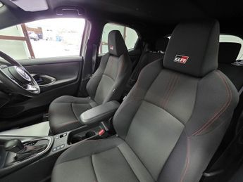 Toyota Yaris VVT-h GR SPORT