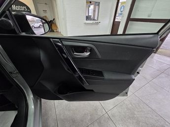 Toyota Auris VVT-h Icon Tech