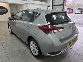 Toyota Auris VVT-h Icon Tech