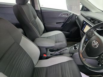 Toyota Auris VVT-h Icon Tech