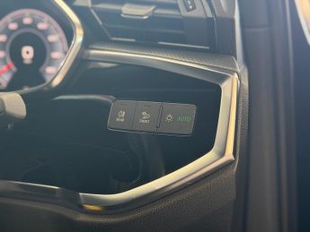 Audi Q3 1.5 TFSI CoD 35 S line SUV 5dr Petrol S Tronic Euro 6 (s/s) (150